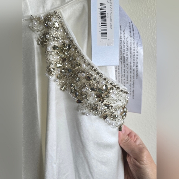 NWT Mac Duggal, Off Shoulder Gown, White, Size 4 - $398 - Picture 10 of 16